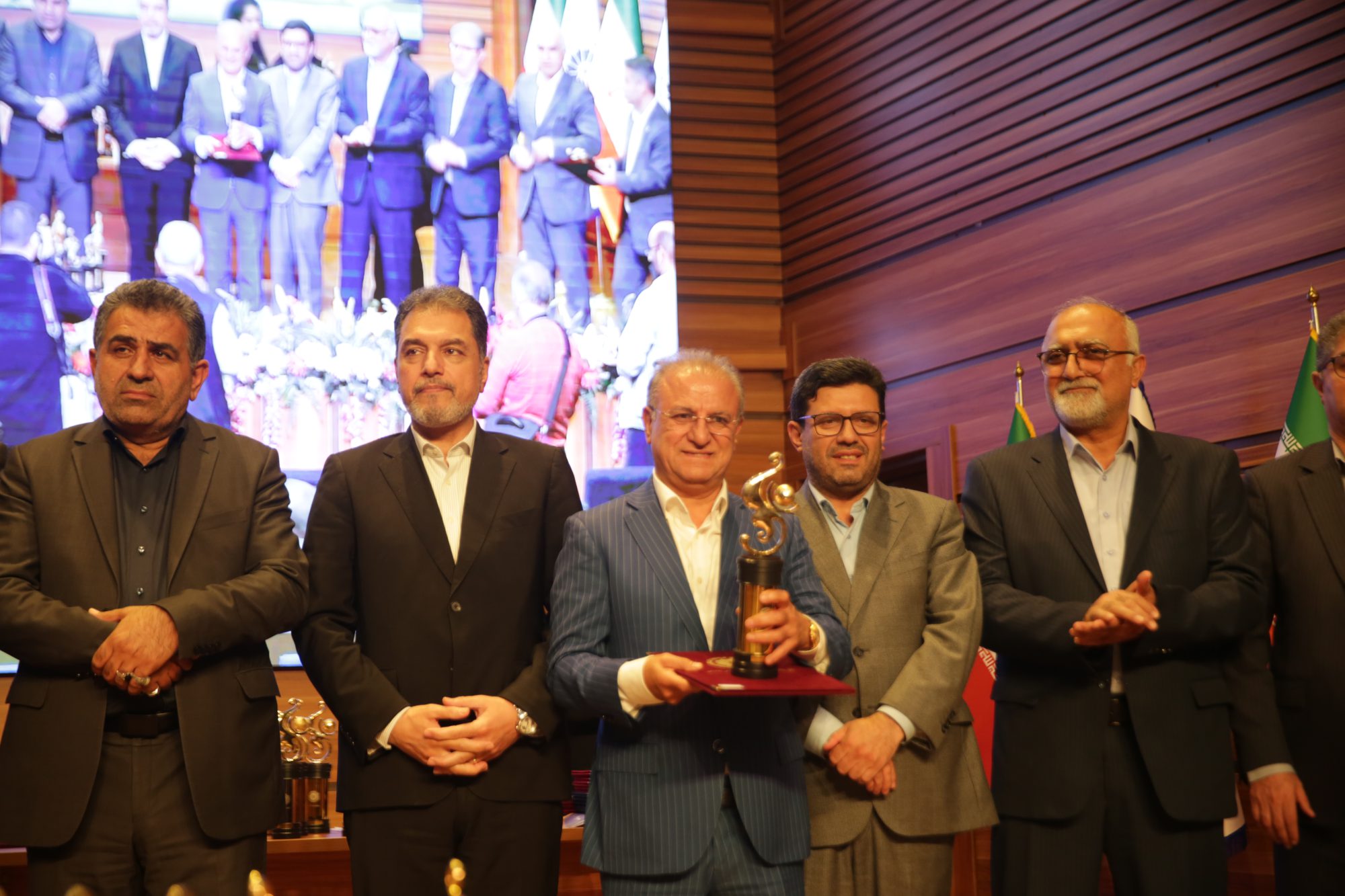 همایش تجلیل از صنعتگران نمونه استان